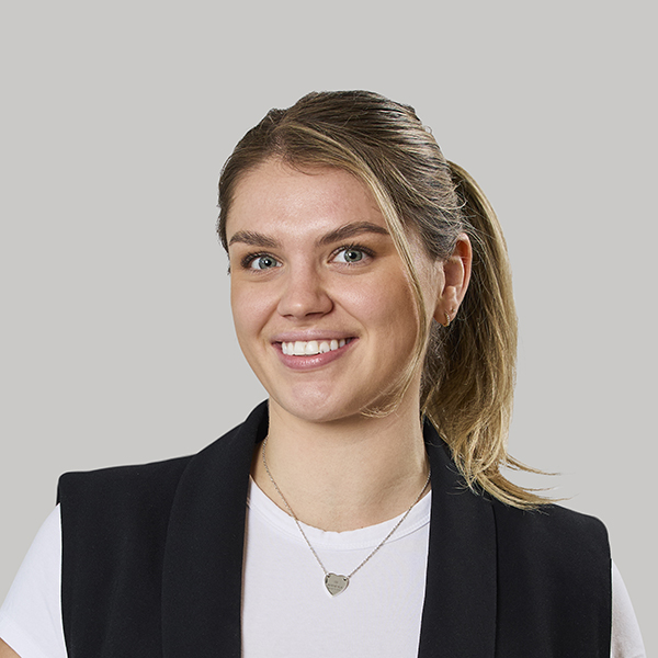 Bella Macqueen