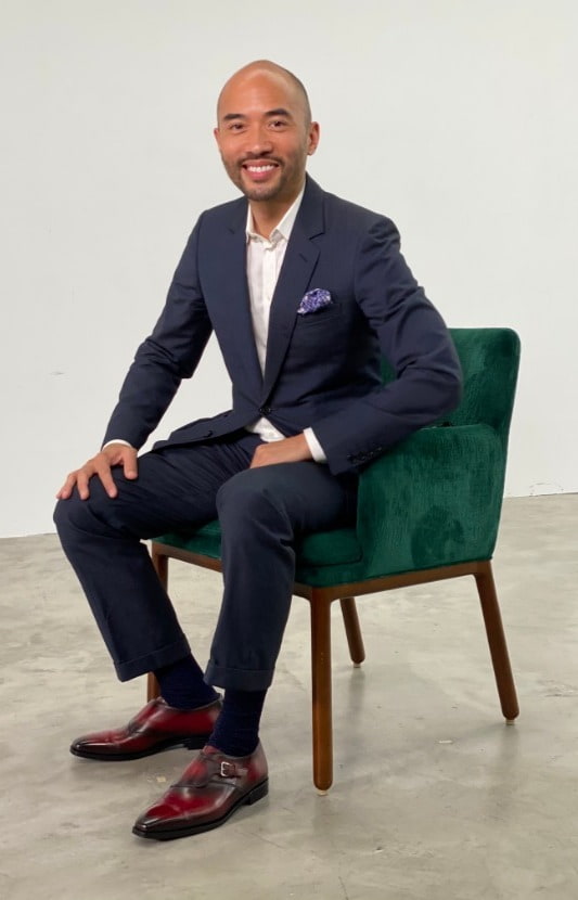 Jivago Matsuoka sitting on a chair