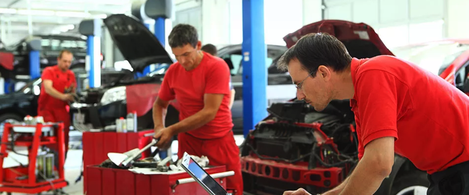 What are the job responsibilities of a Workshop Controller/Leading Hand?