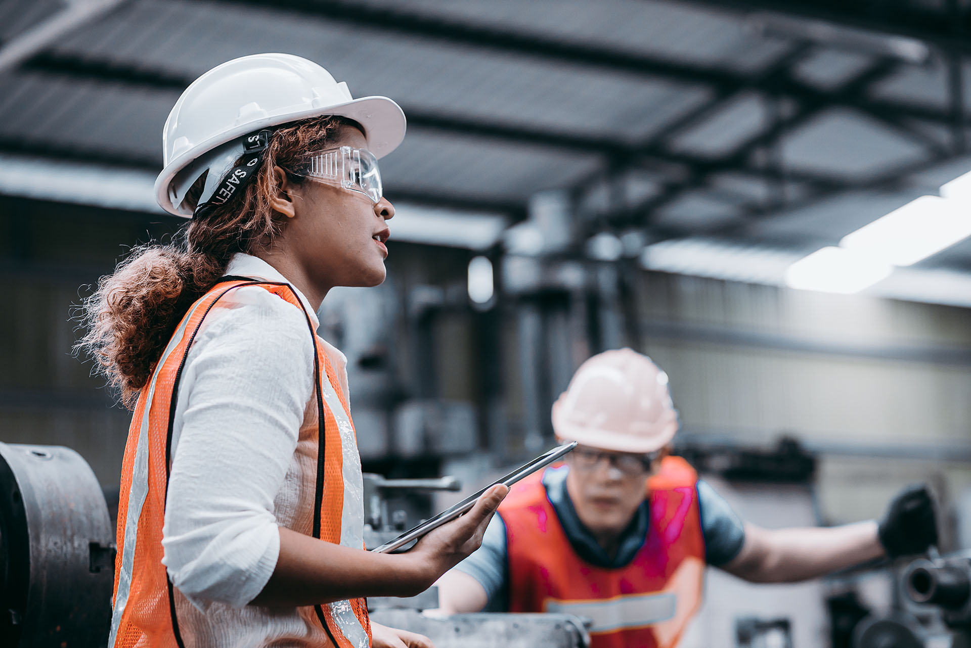 Female working in the industrial sector 