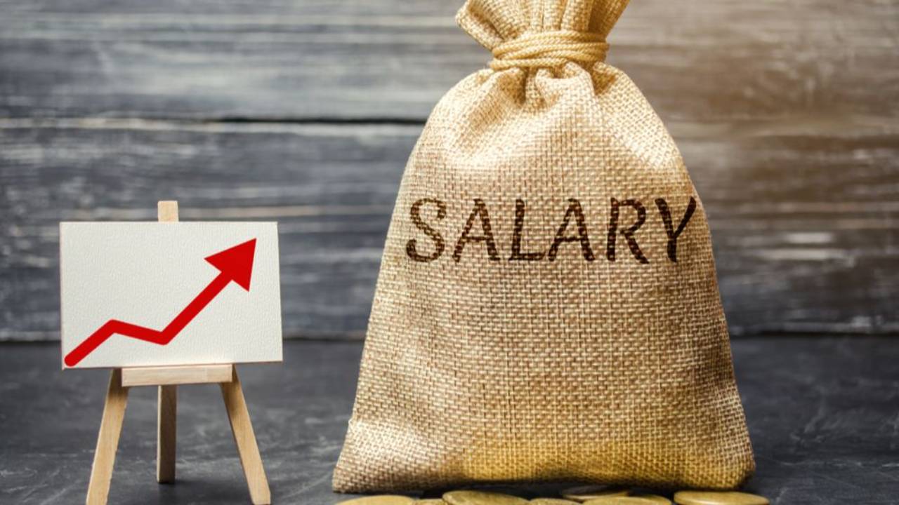 arrow pointing to salary increase